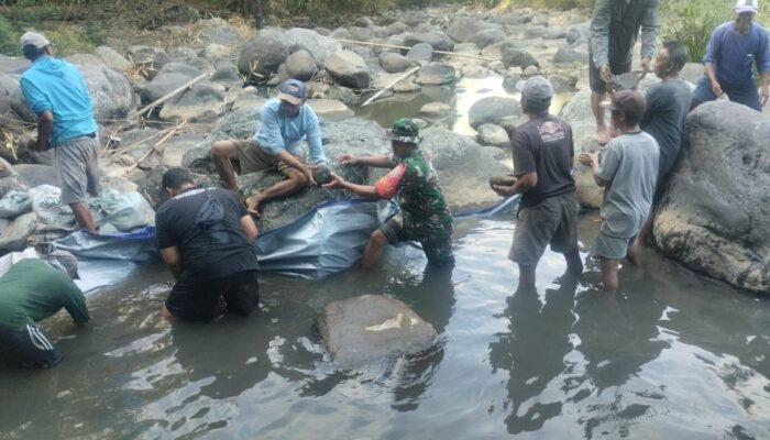 Gotong Royong Babinsa dan Krama Subak Sigaran Perkuat Pasokan Air Pertanian 