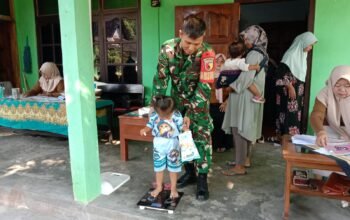 Tingkatkan Kesehatan Anak dan Cegah Stunting, Babinsa Koramil 0808/22 Wonodadi Dampingi Posyandu ILP Di Desa Kebon Agung