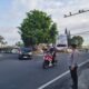 Pastikan Lalu Lintas Pagi Tetap Lancar, Kapolsek Mengwi Pantau Simpang Clandys