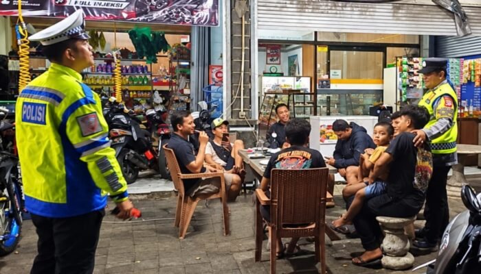 Tim URC 110 Polsek Selemadeg Gencarkan Patroli Proaktif Cegah Kriminalitas Malam