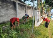 Wujudkan Lingkungan Sehat, Babinsa Sumberdiren Ajak Warga Garum Gotong Royong Jumat Bersih