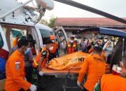 30 MIL LAUT DARI DARAT, HELIKOPTER POLRI EVAKUASI JENAZAH KORBAN KM VIRGO TRANSPORT 8