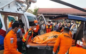 30 MIL LAUT DARI DARAT, HELIKOPTER POLRI EVAKUASI JENAZAH KORBAN KM VIRGO TRANSPORT 8