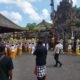 Khidmat Nyenuk di Penglipuran, Bhabinkamtibmas Kubu Hadir Bukan Sekadar Menjaga, Tapi Mengayomi