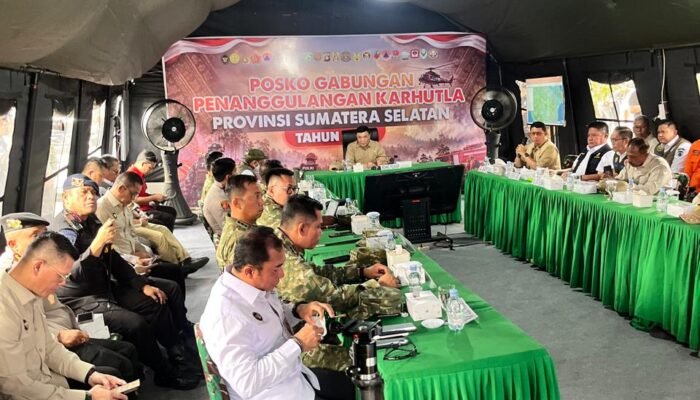 Menkopolkam Tinjau Posko dan Titik Karhutla di Kertapati Palembang