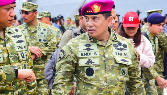 PANGKORMAR SAKSIKAN MOMENTUM BERSEJARAH, ITS GIUSEPPE GARIBALDI RESMI TIBA DI TANJUNG PRIOK