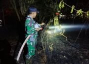 Lahan Semak Belukar Terbakar di Bukit Baru, Damkar Kodim 0418 dan Warga Bergerak Padamkan Api