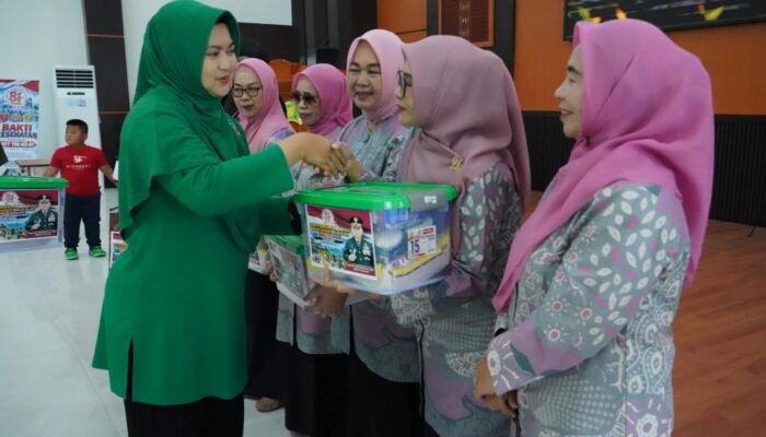 Sambut HUT ke-81 TNI, Korem 143/HO Gelar Bakti Sosial Kesehatan Gratis untuk Masyarakat