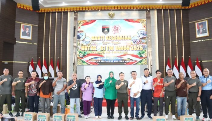 Peringati HUT Ke-81 TNI, Pangdam XIX/Tuanku Tambusai Tinjau Langsung Donor Darah dan Pengobatan Gratis