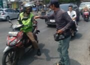 AlapAlapNews Kembali Gelar Jumat Berkah, Bagikan Nasi Kotak