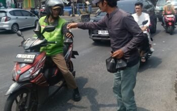 AlapAlapNews Kembali Gelar Jumat Berkah, Bagikan Nasi Kotak
