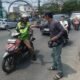 AlapAlapNews Kembali Gelar Jumat Berkah, Bagikan Nasi Kotak