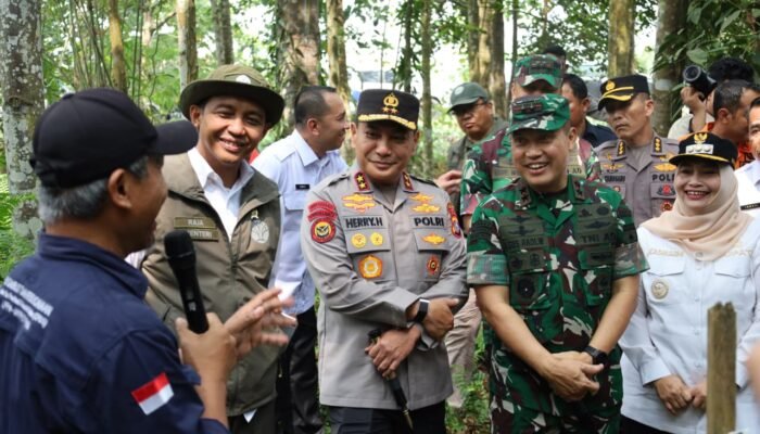 Pangdam XIX/Tuanku Tambusai Dampingi Menteri Kehutanan Tinjau Restorasi Gambut dan Pencegahan Karhutla di Bengkalis