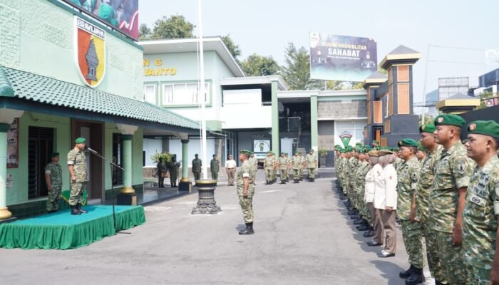 Wujud Penghargaan Negara Atas Dedikasi Prajurit, 64 Personel Kodim 0808/Blitar Resmi Naik Pangkat