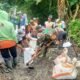 Wujud Nyata Ketahanan Pangan, Babinsa Kelurahan Tanggung Bersama Petani Gotong Royong Perbaiki Saluran Irigasi