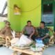 Dapat Kejutan HUT ke-81 TNI, Danramil Gianyar Terima Ucapan dari Kapolsek dan Lurah Abianbase