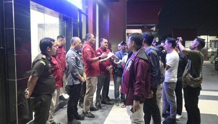 KEJATI KALTARA TAHAN DUA ORANG TERSANGKA TINDAK PIDANA KORUPSI PEMBERIAN KREDIT PT. BRI AGRONIAGA KEPADA PT. SSP