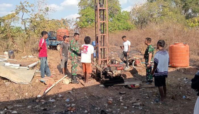 Atasi Krisis Air Bersih, Satgas TMMD 130 Kodim 1416/Muna Gotongroyong Bersama Warga Buat Sumur Bor