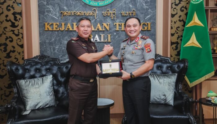 Awali Masa Tugas dengan Silaturahmi, Kapolda Bali Perkuat Sinergi Penegakan Hukum dengan Kejaksaan Tinggi