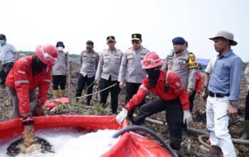 Kapolda Sumsel Tinjau Langsung Penanganan Karhutla di OKI, Pastikan Upaya Pemadaman Berjalan Optimal
