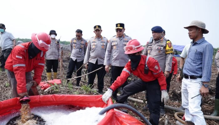 Kapolda Sumsel Tinjau Langsung Penanganan Karhutla di OKI, Pastikan Upaya Pemadaman Berjalan Optimal